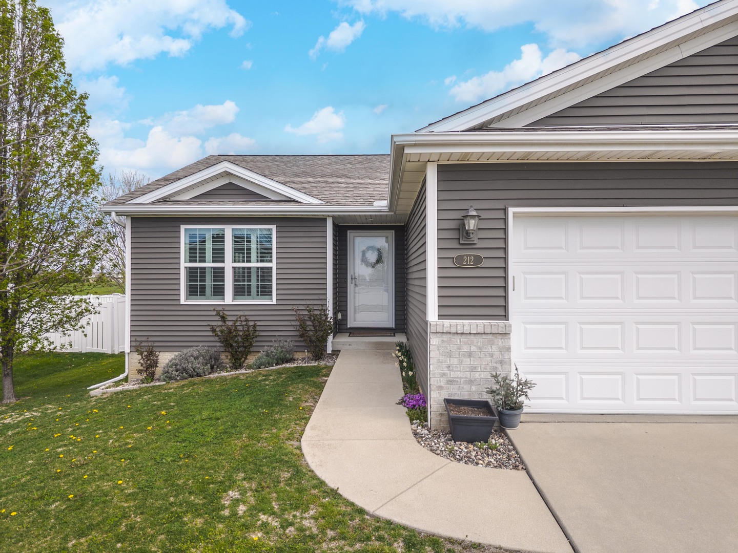 212 Springdale Avenue, Bloomington, IL 61704