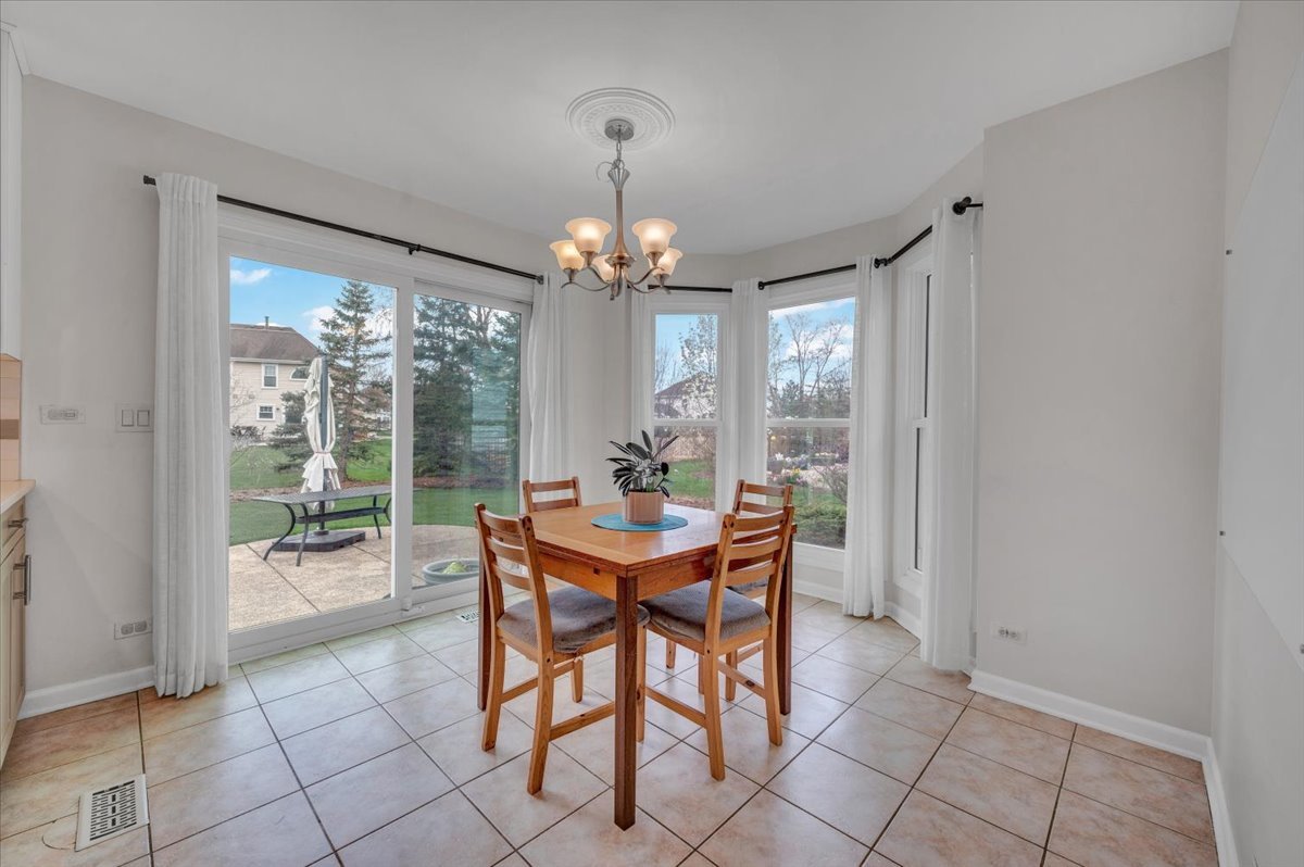 1355 Beckett Lane, Schaumburg, IL 60173