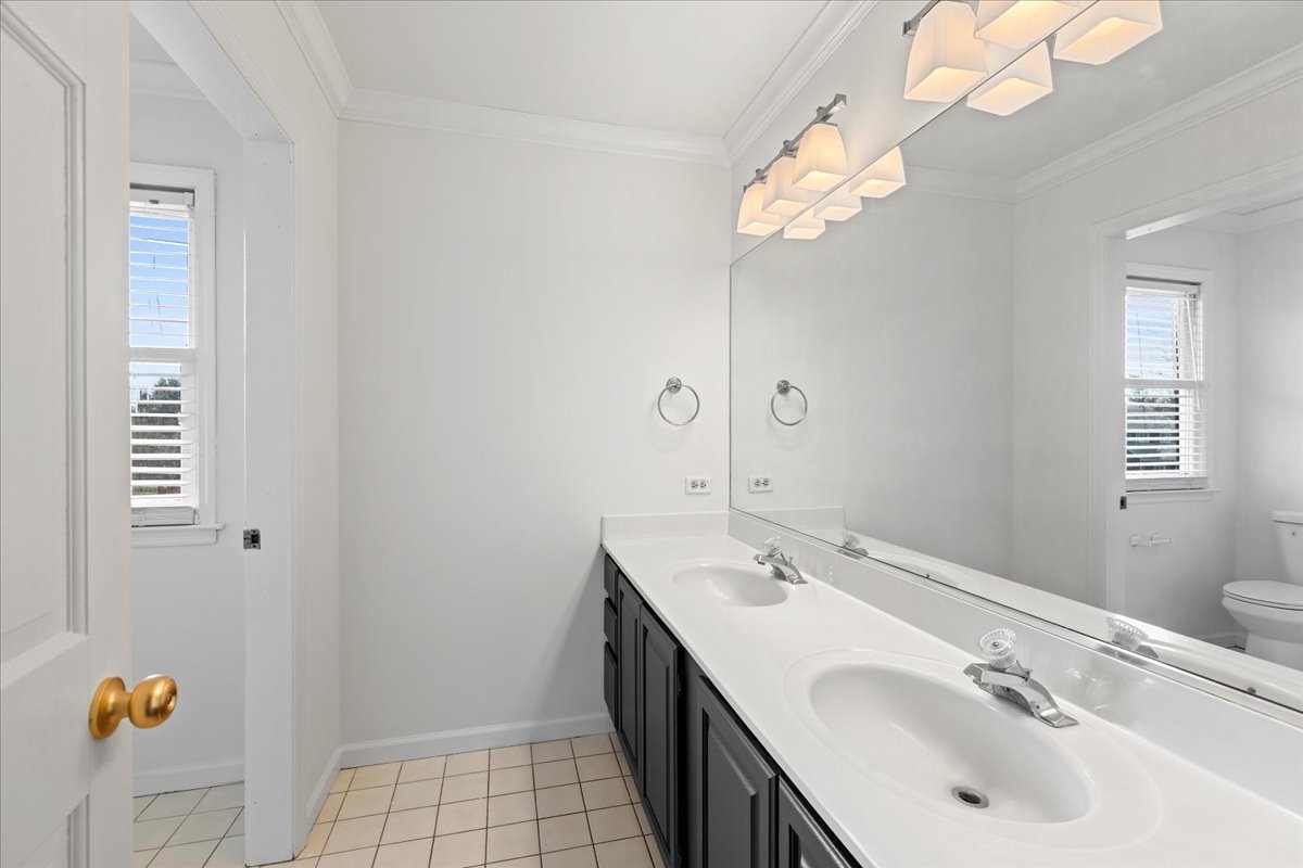 2321 Steeple Chase Circle, Libertyville, IL 60048