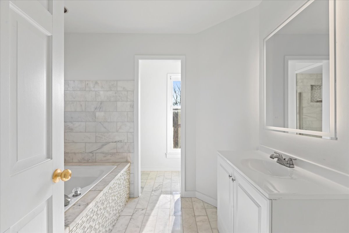 2321 Steeple Chase Circle, Libertyville, IL 60048