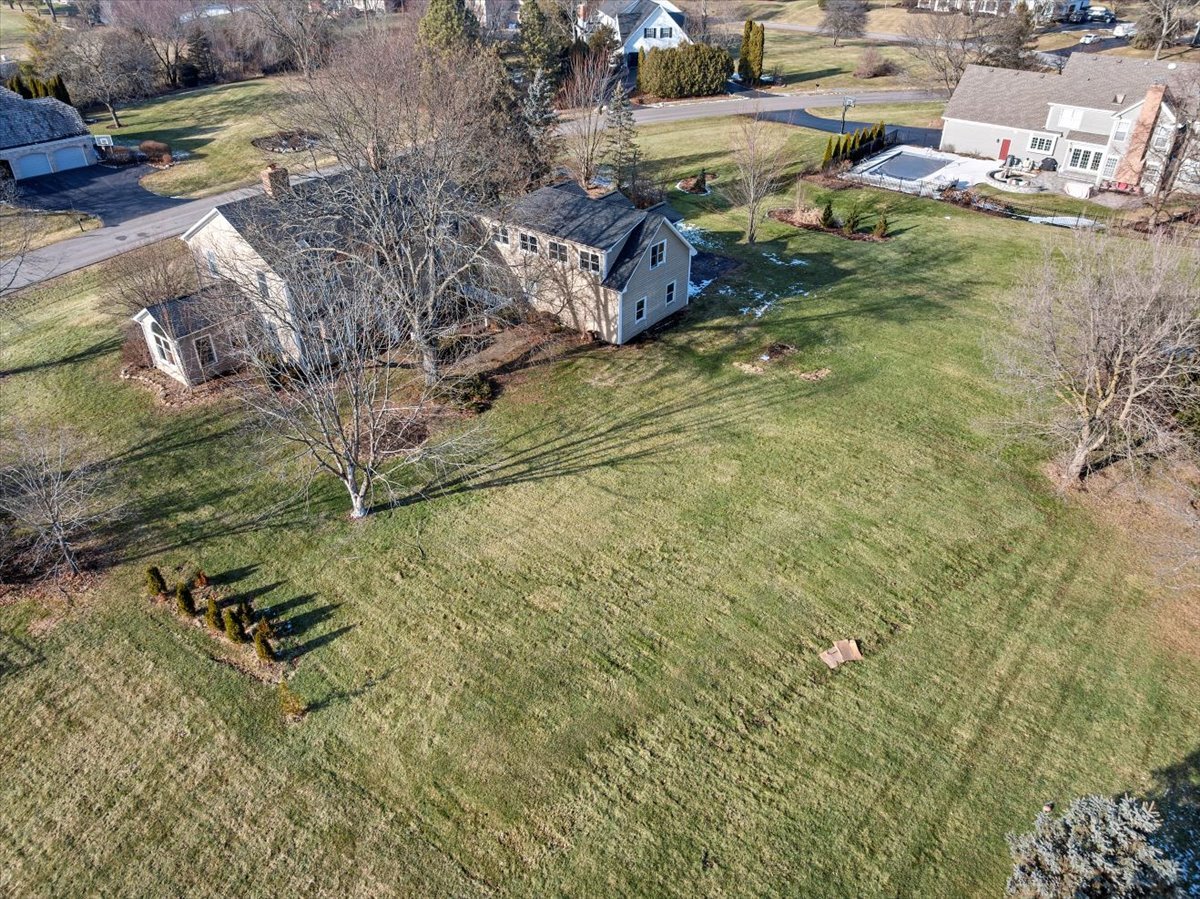 2321 Steeple Chase Circle, Libertyville, IL 60048