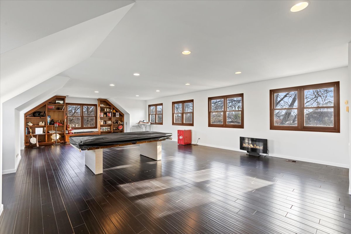 2321 Steeple Chase Circle, Libertyville, IL 60048