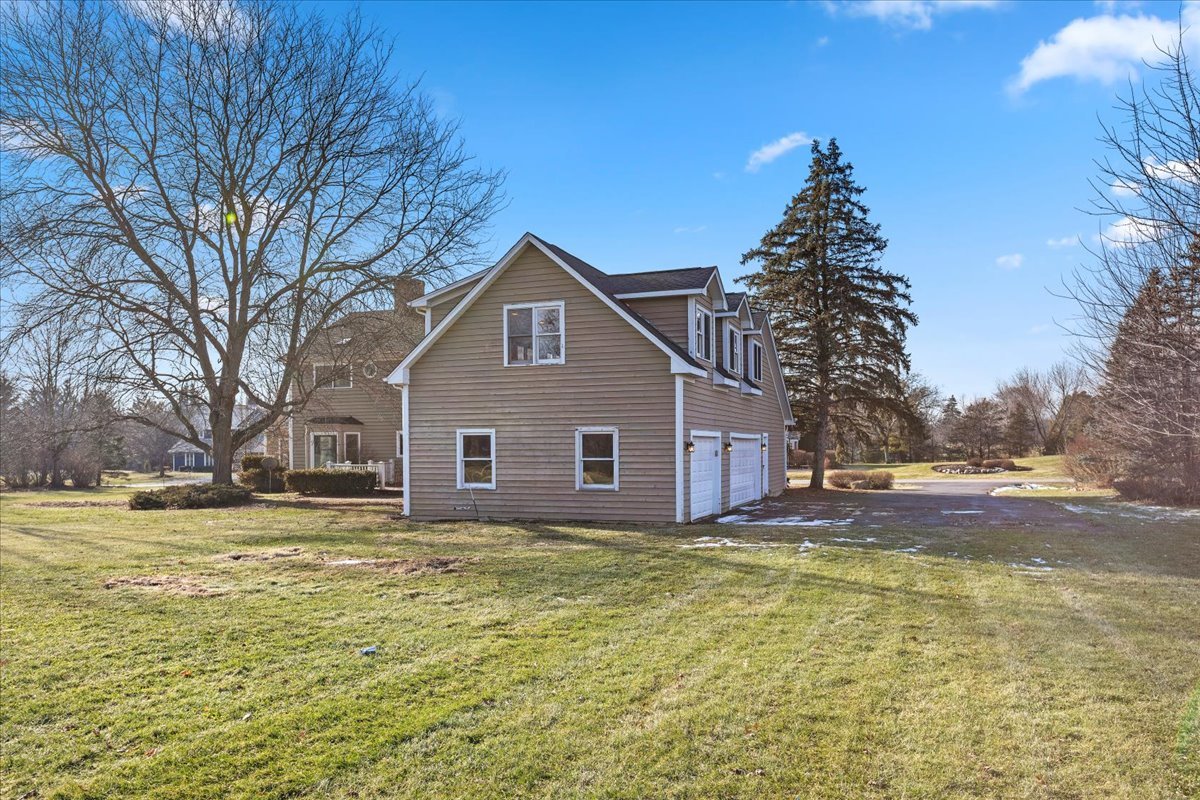 2321 Steeple Chase Circle, Libertyville, IL 60048