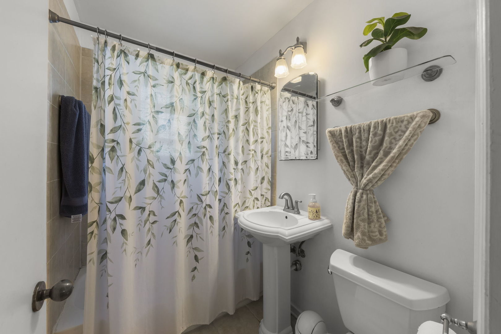 1335 College Avenue, Wheaton, IL 60187