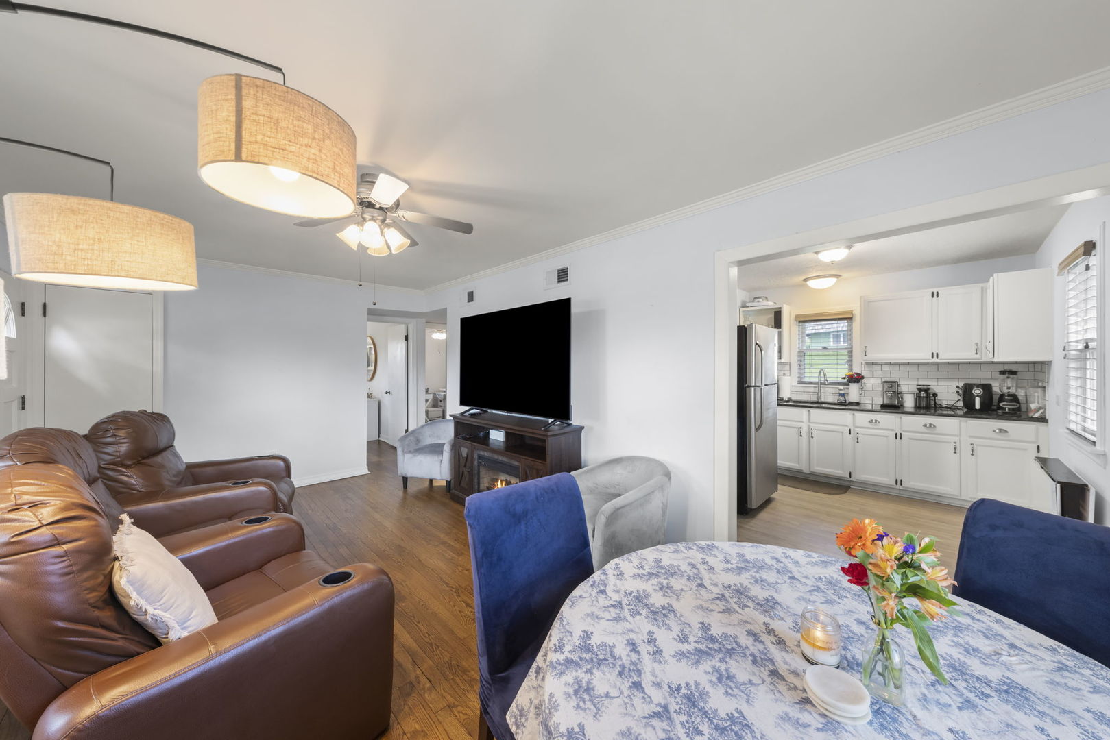 1335 College Avenue, Wheaton, IL 60187