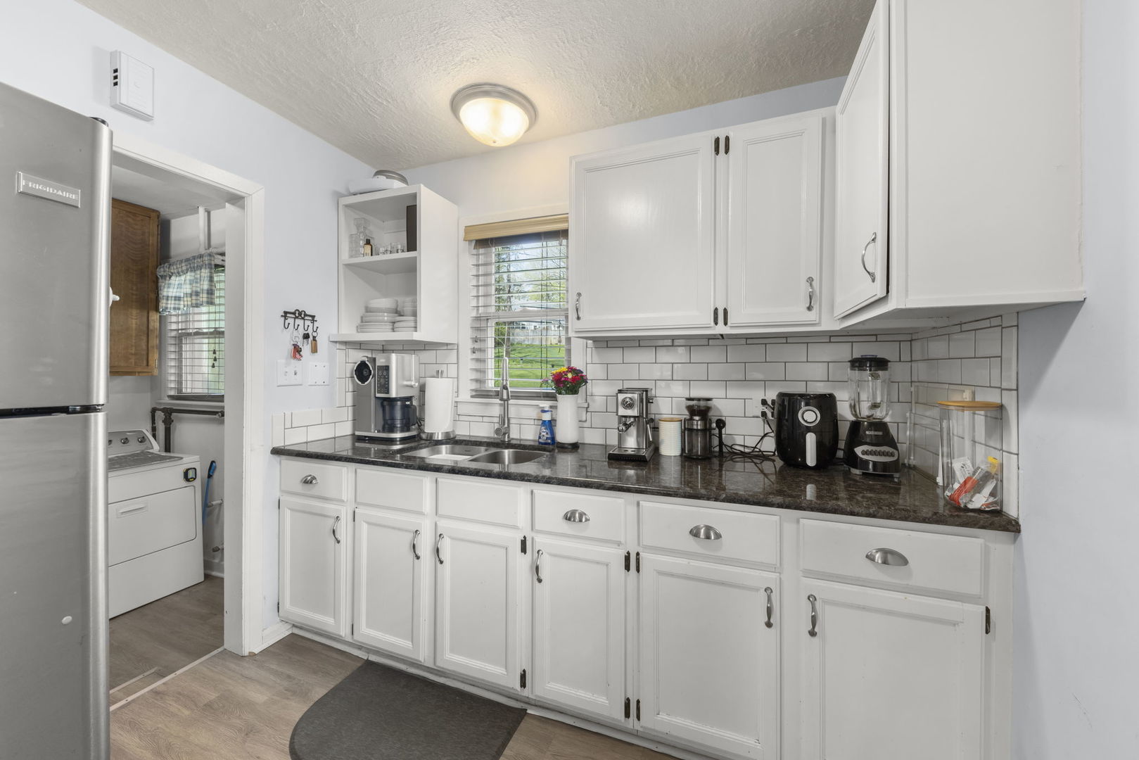 1335 College Avenue, Wheaton, IL 60187