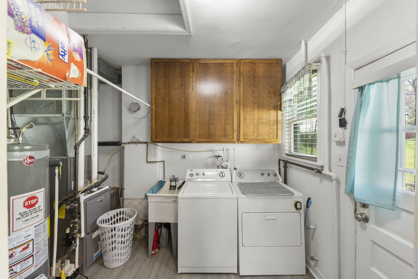 1335 College Avenue, Wheaton, IL 60187