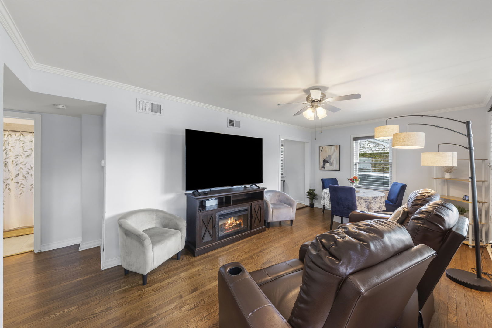 1335 College Avenue, Wheaton, IL 60187