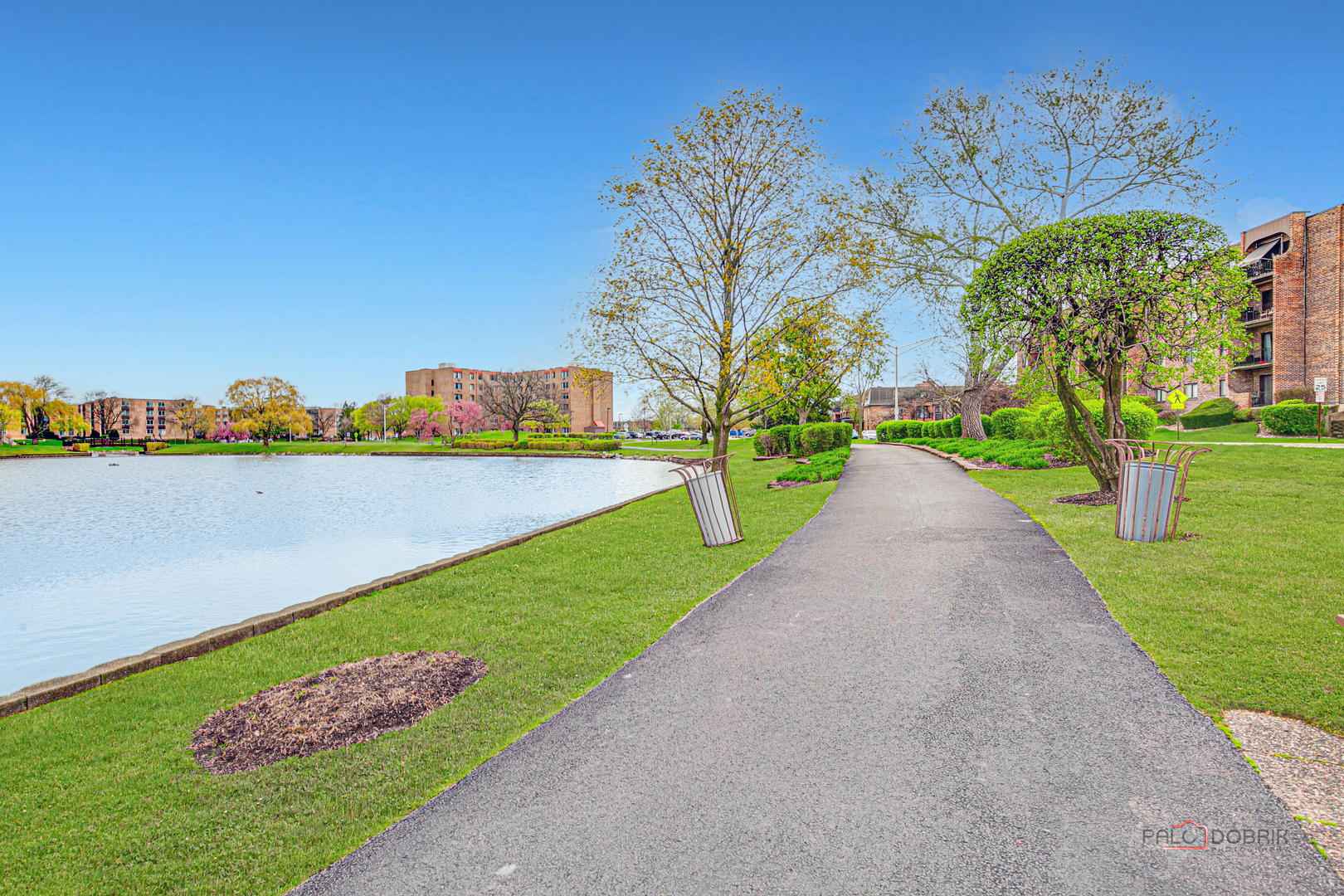 625 W Huntington Commons Road #208, Mount Prospect, IL 60056