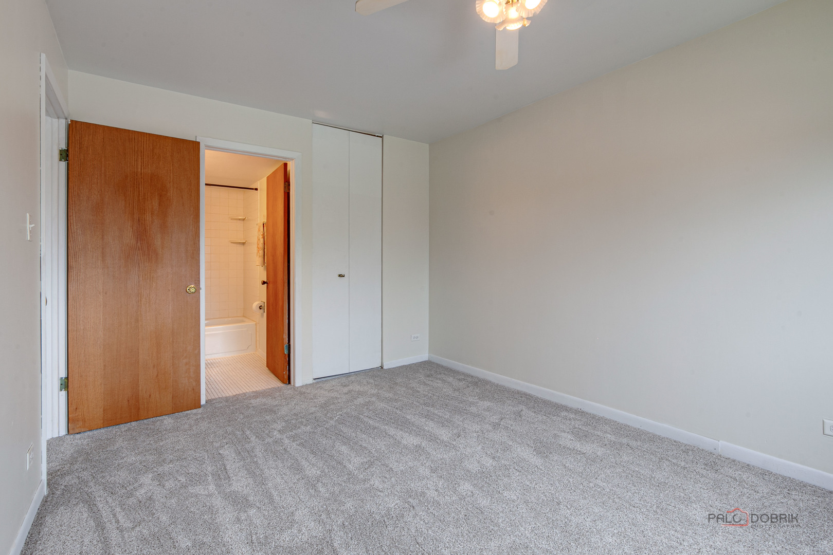 625 W Huntington Commons Road #208, Mount Prospect, IL 60056