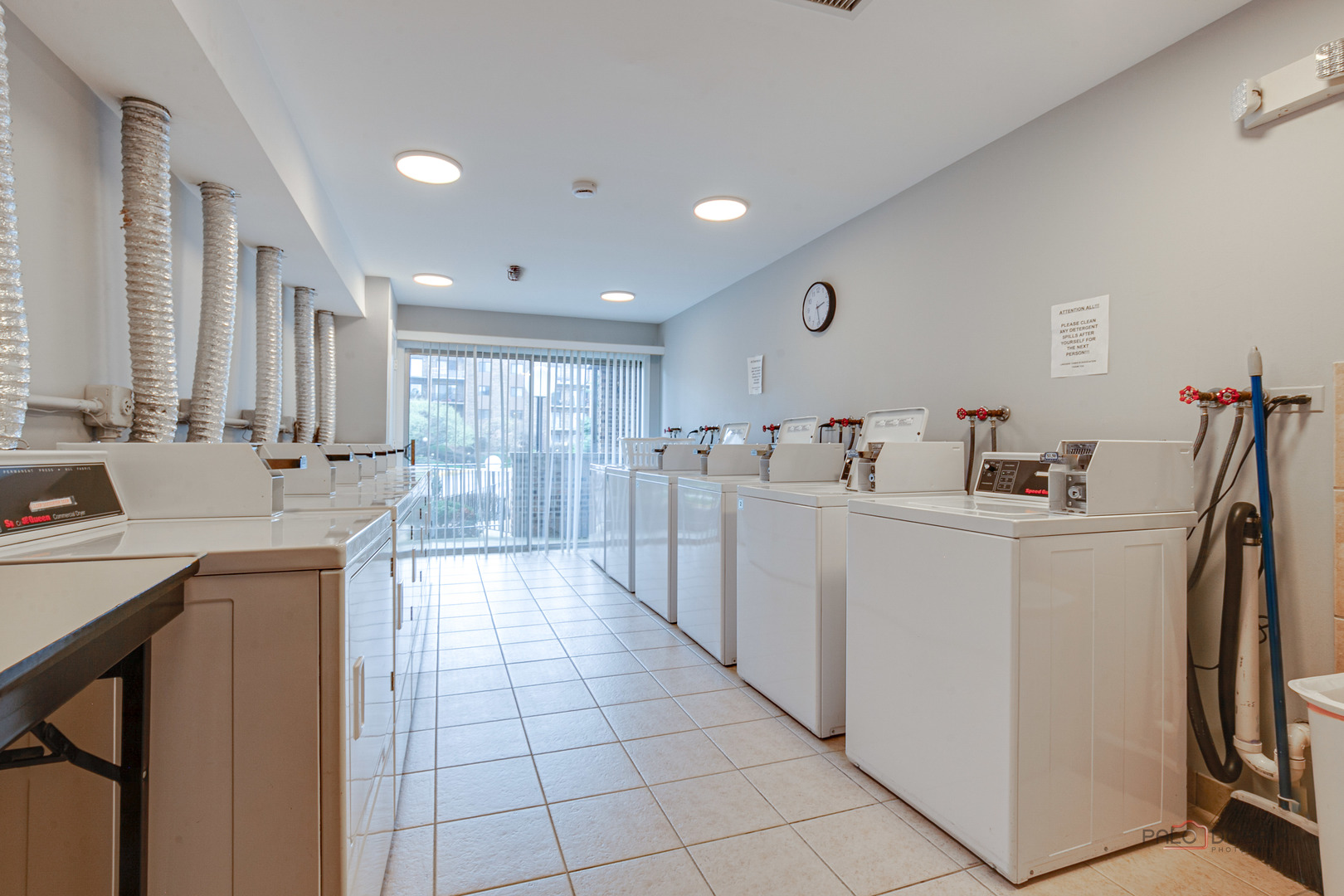 625 W Huntington Commons Road #208, Mount Prospect, IL 60056