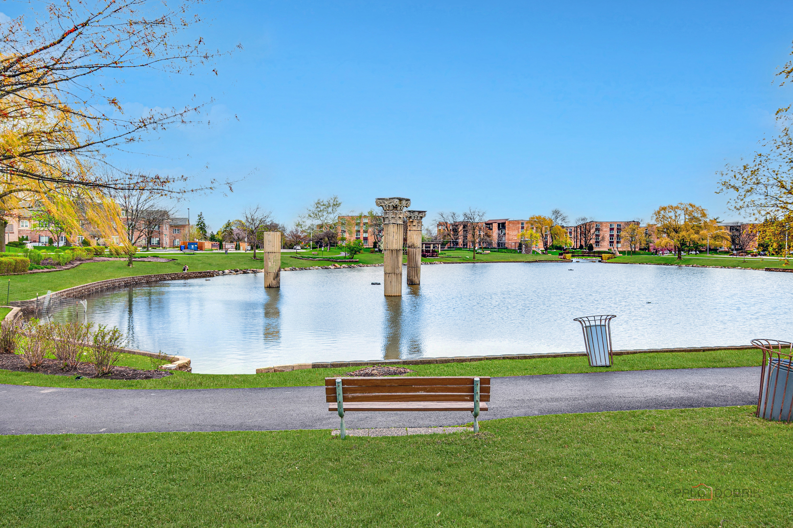 625 W Huntington Commons Road #208, Mount Prospect, IL 60056