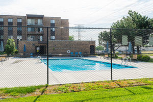 625 W Huntington Commons Road #208, Mount Prospect, IL 60056