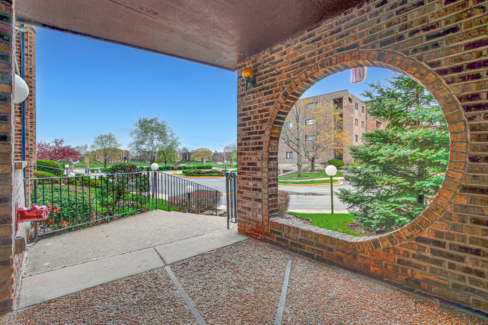 625 W Huntington Commons Road #208, Mount Prospect, IL 60056