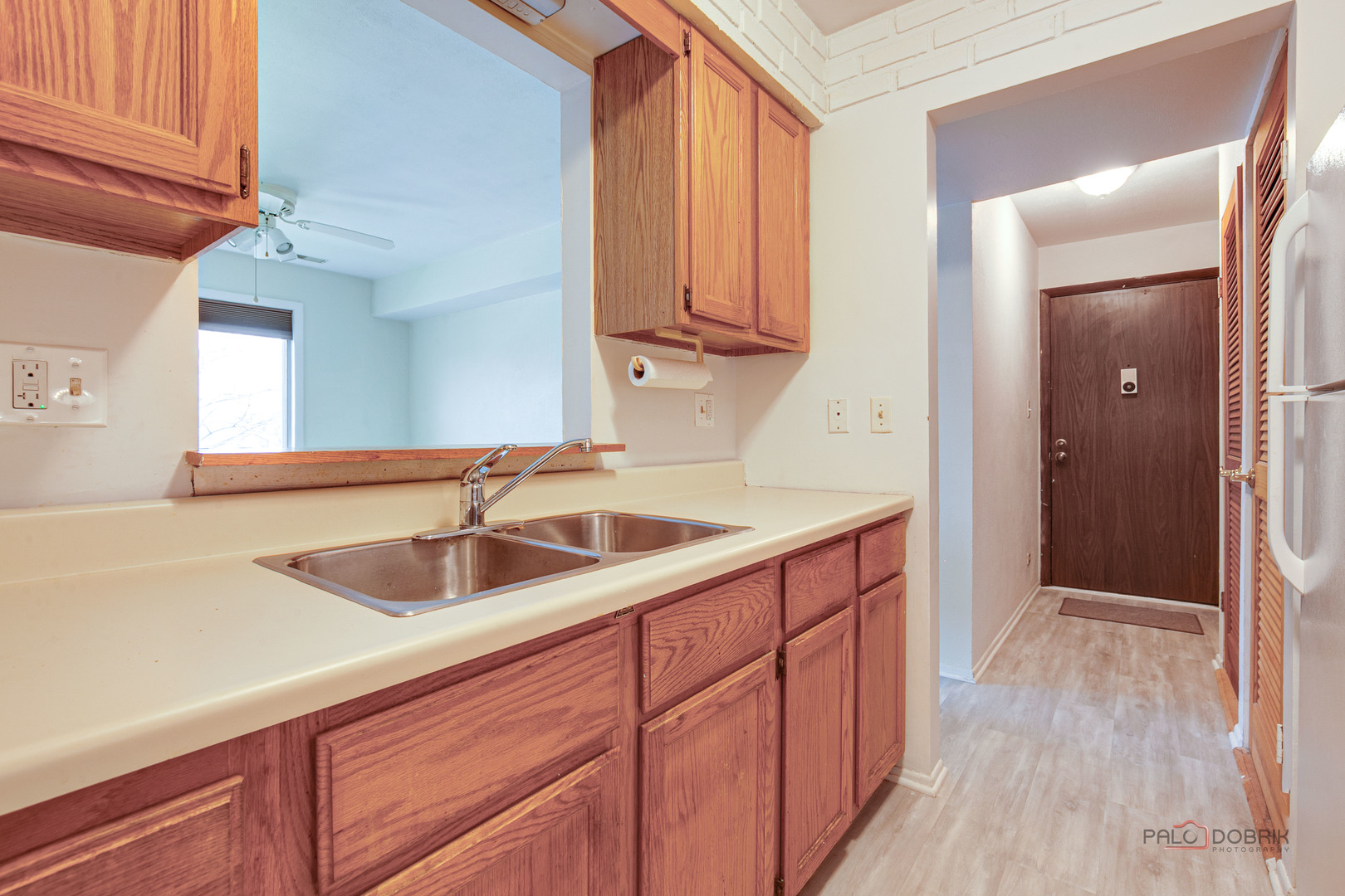 625 W Huntington Commons Road #208, Mount Prospect, IL 60056