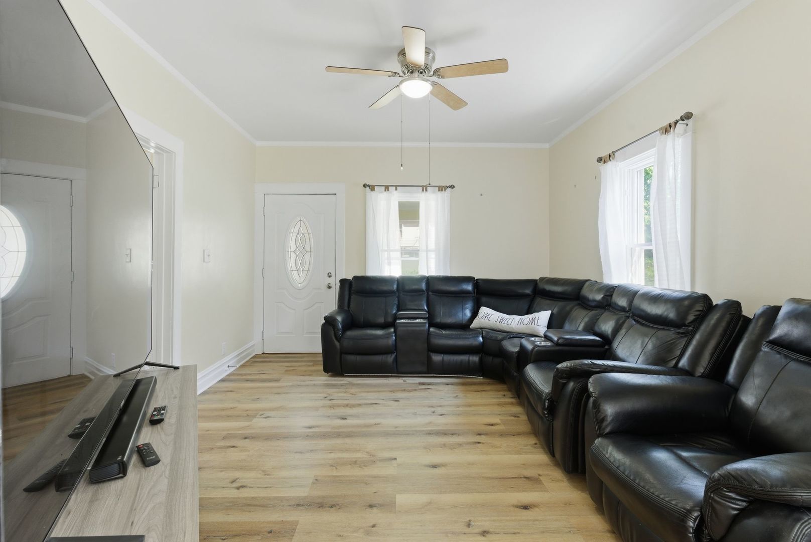 637 S SPENCER Street, Aurora, IL 60505