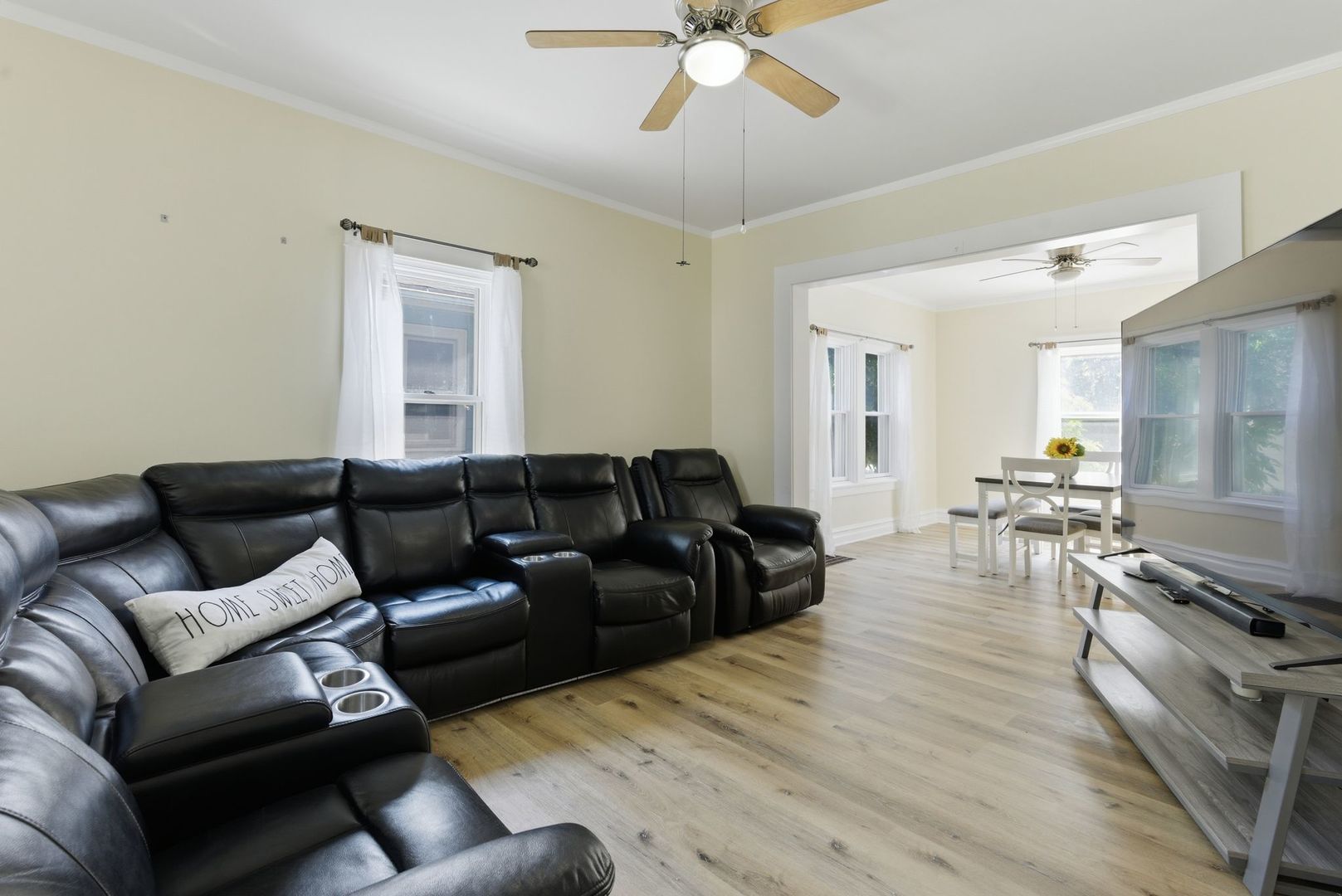 637 S SPENCER Street, Aurora, IL 60505