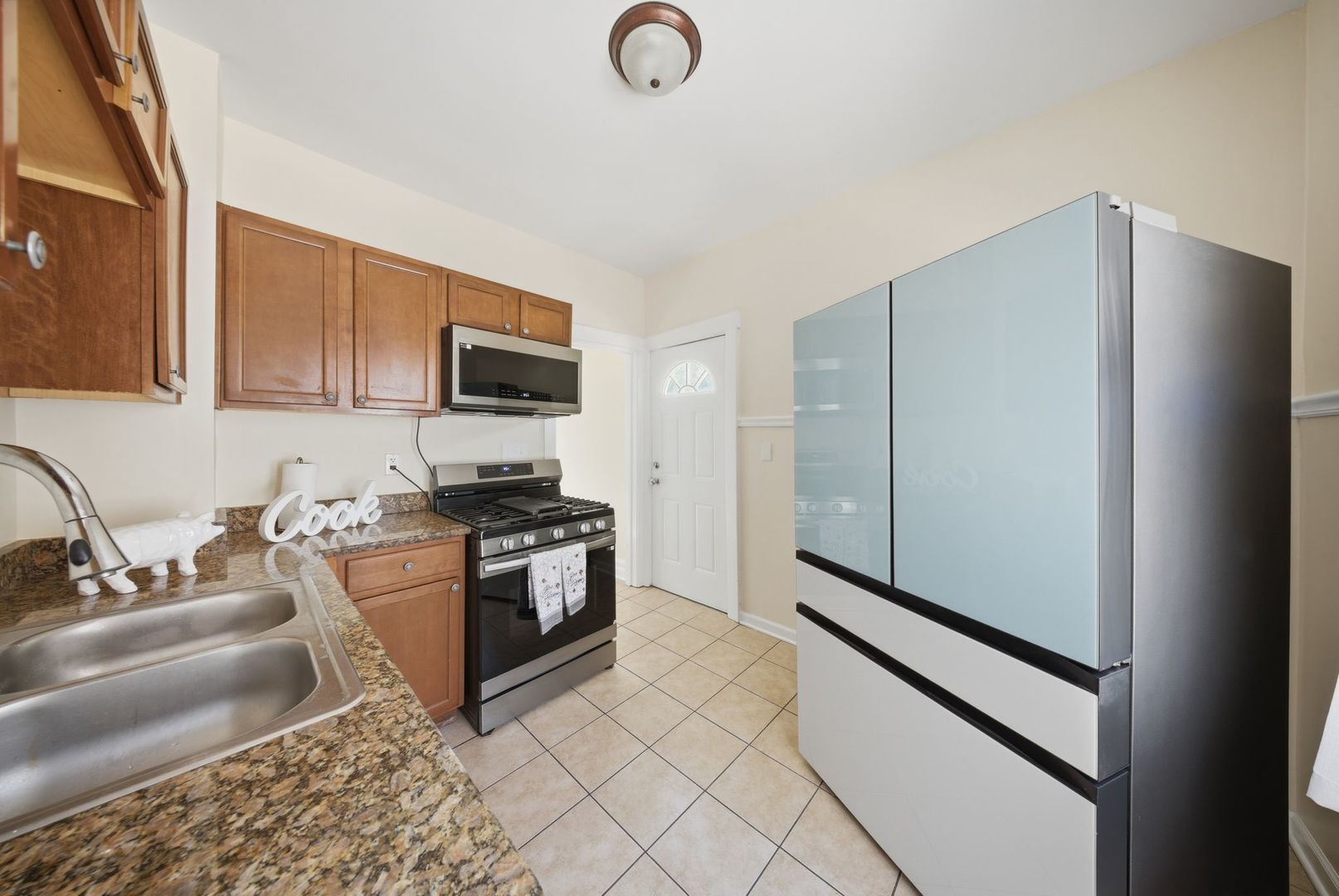 637 S SPENCER Street, Aurora, IL 60505