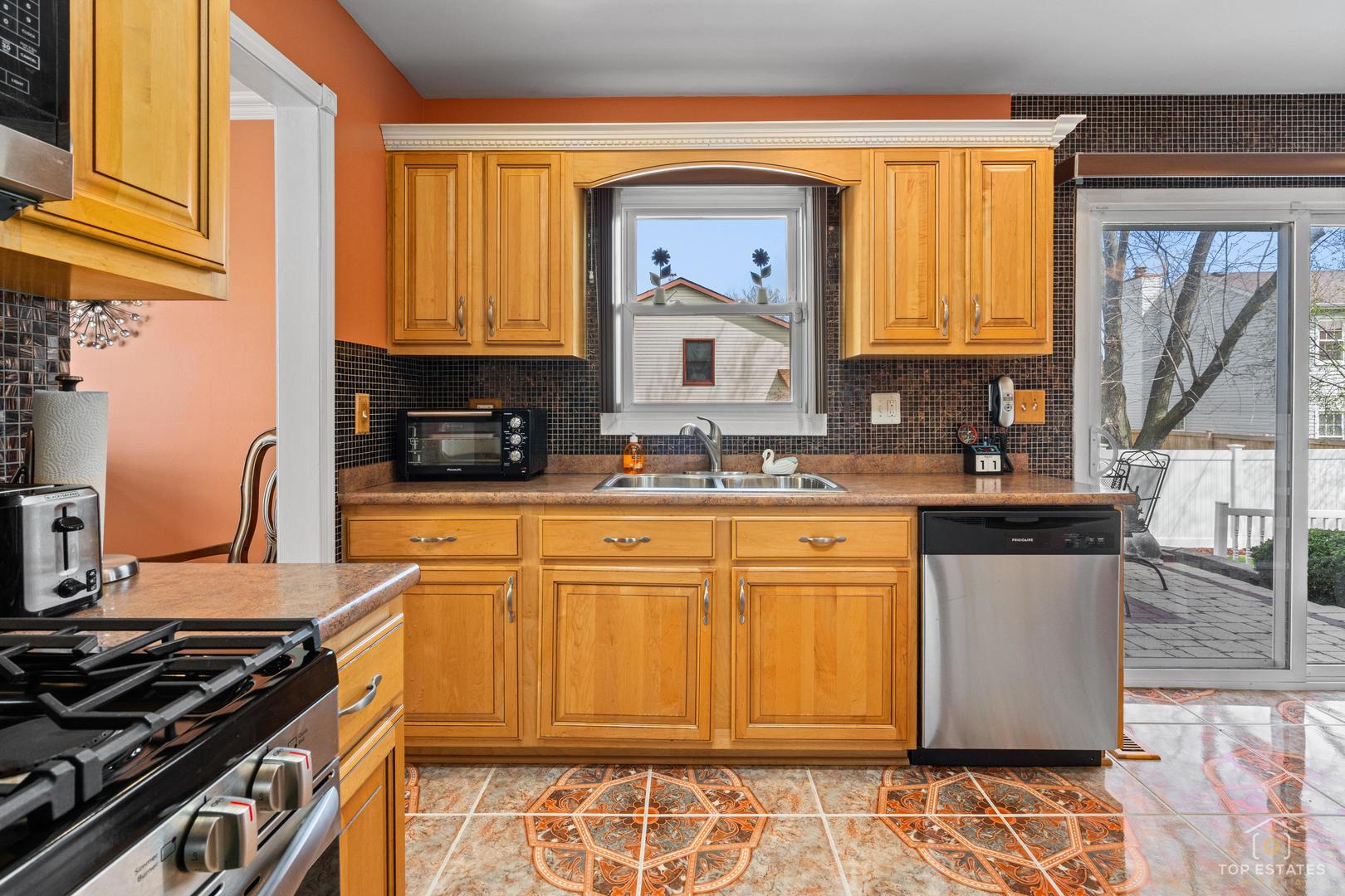 176 Appleby Drive, Glendale Heights, IL 60139