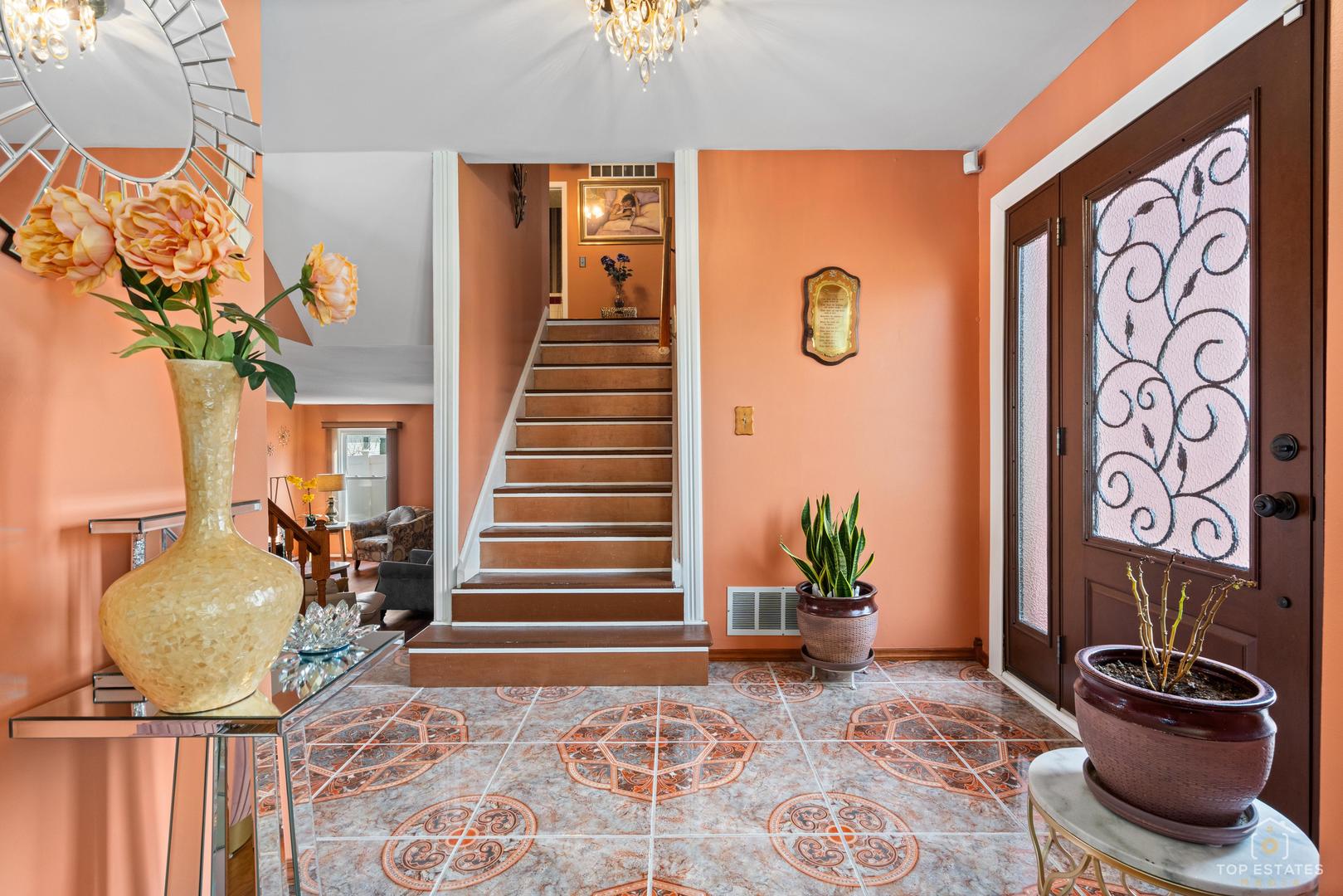 176 Appleby Drive, Glendale Heights, IL 60139