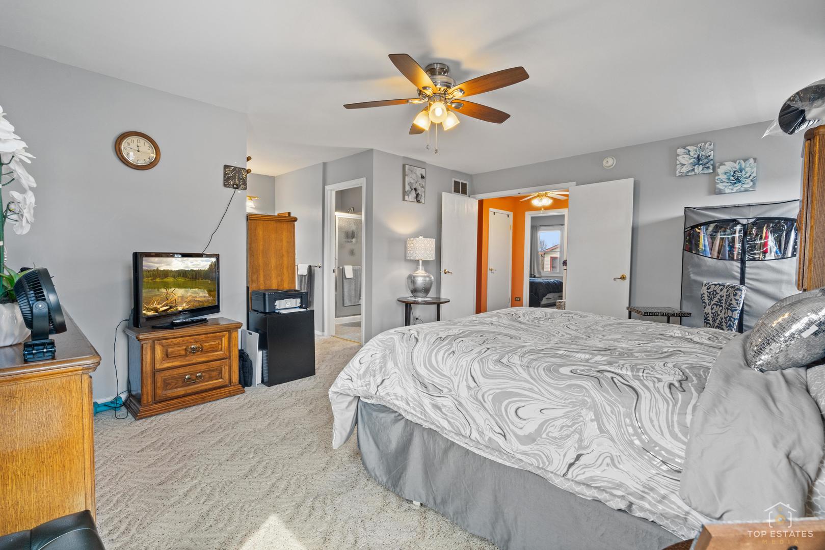 176 Appleby Drive, Glendale Heights, IL 60139