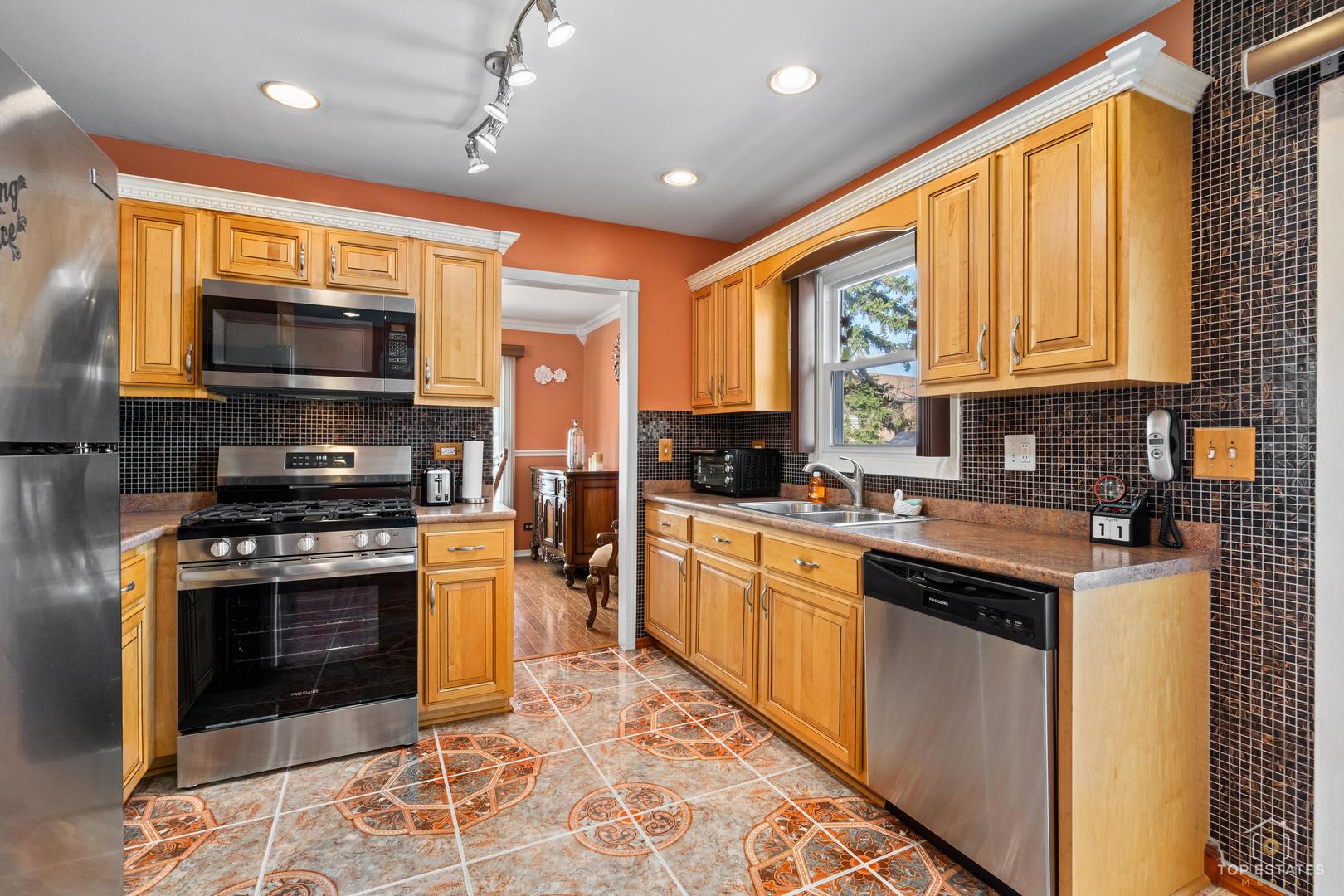 176 Appleby Drive, Glendale Heights, IL 60139