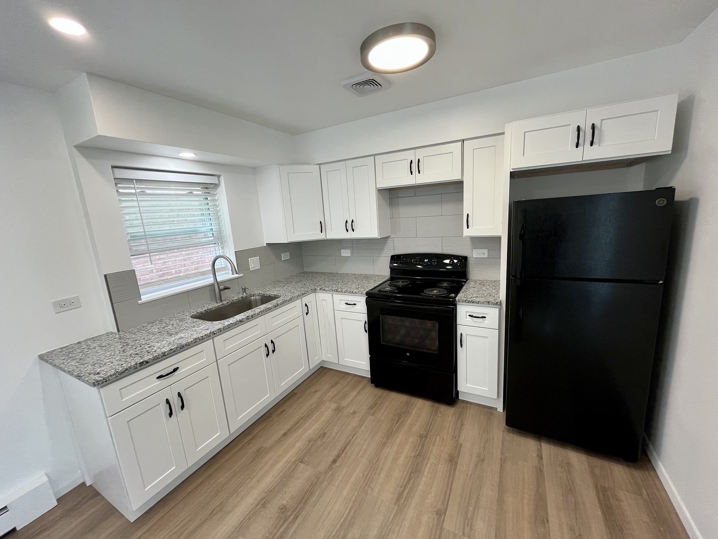 2263 S 17th Avenue, North Riverside, IL 60546