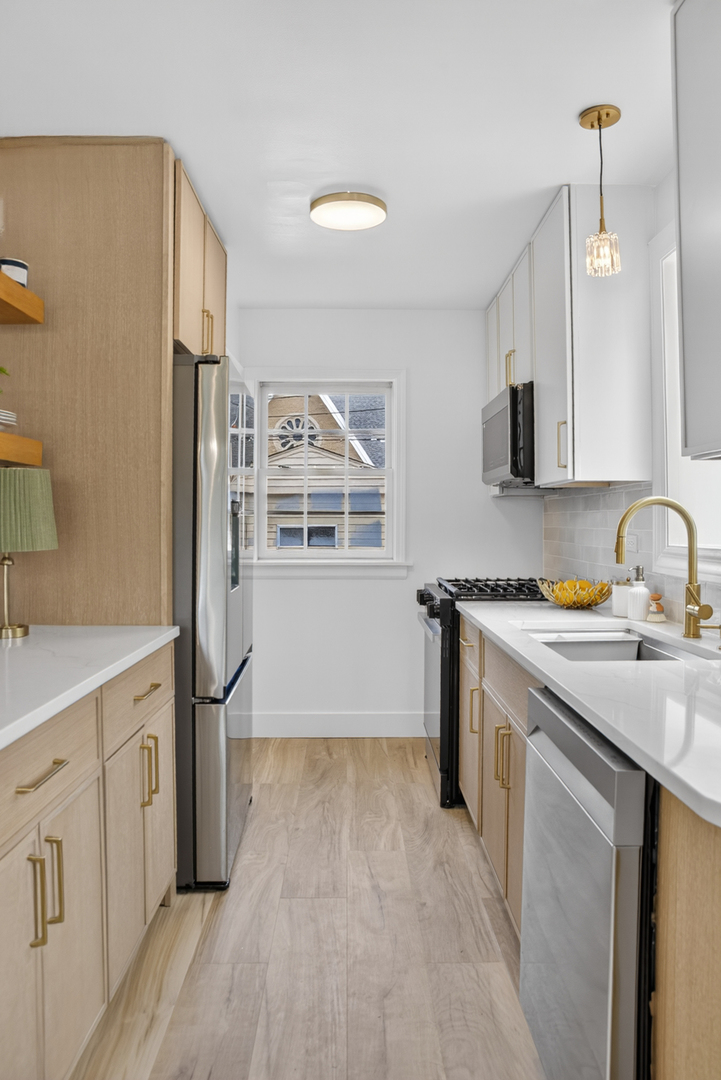 5205 N Osceola Avenue, Chicago, IL 60656