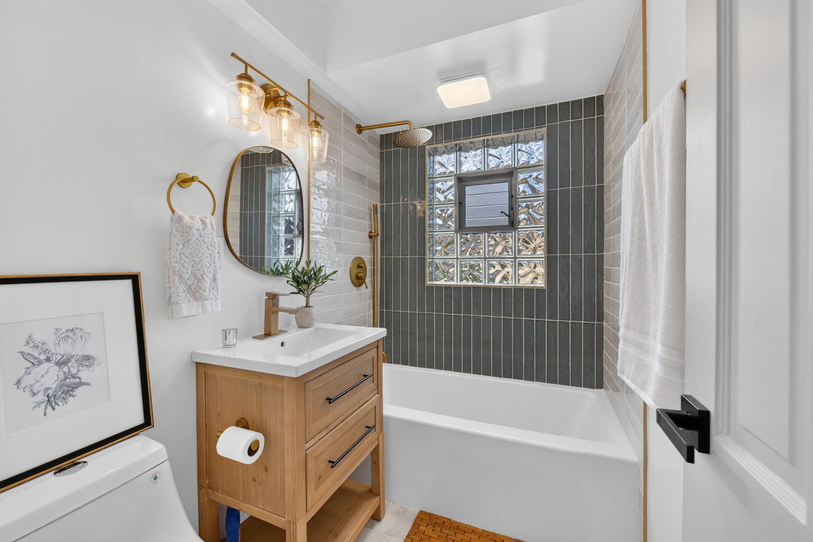 5205 N Osceola Avenue, Chicago, IL 60656