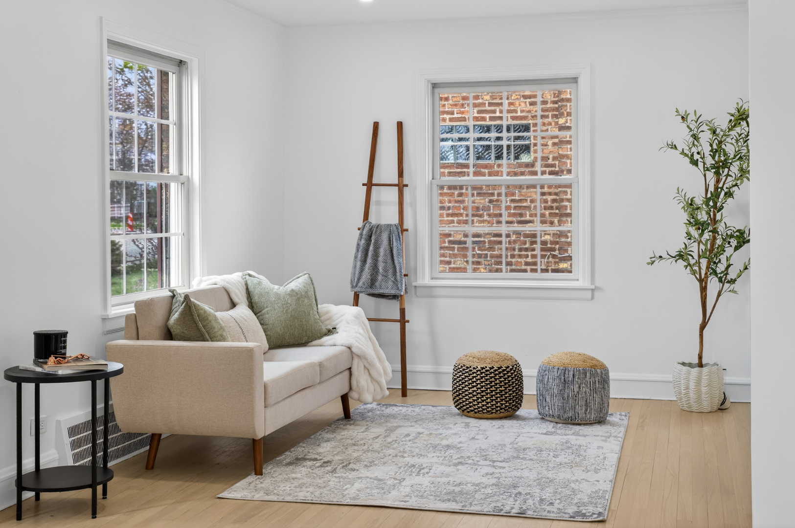 5205 N Osceola Avenue, Chicago, IL 60656