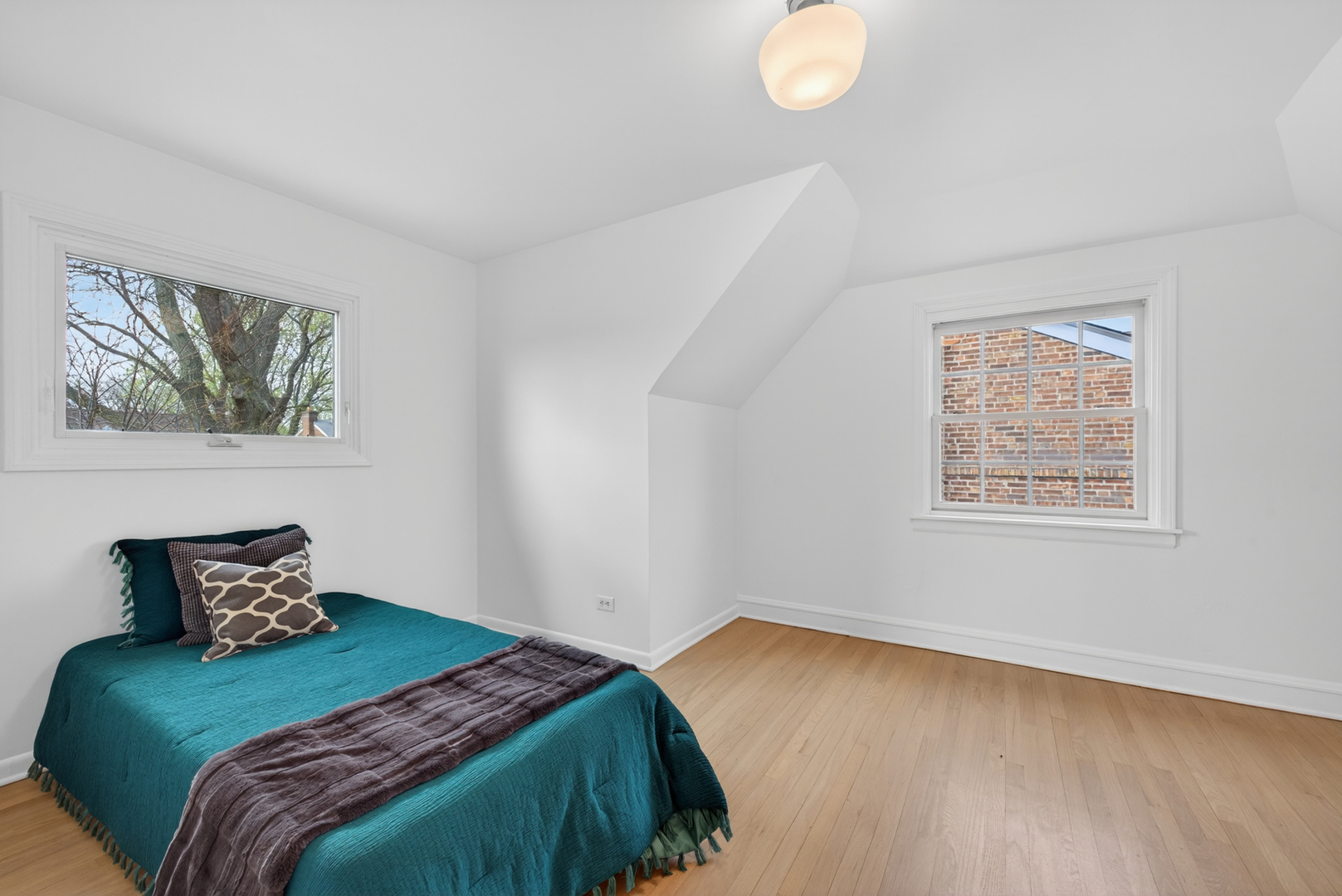 5205 N Osceola Avenue, Chicago, IL 60656