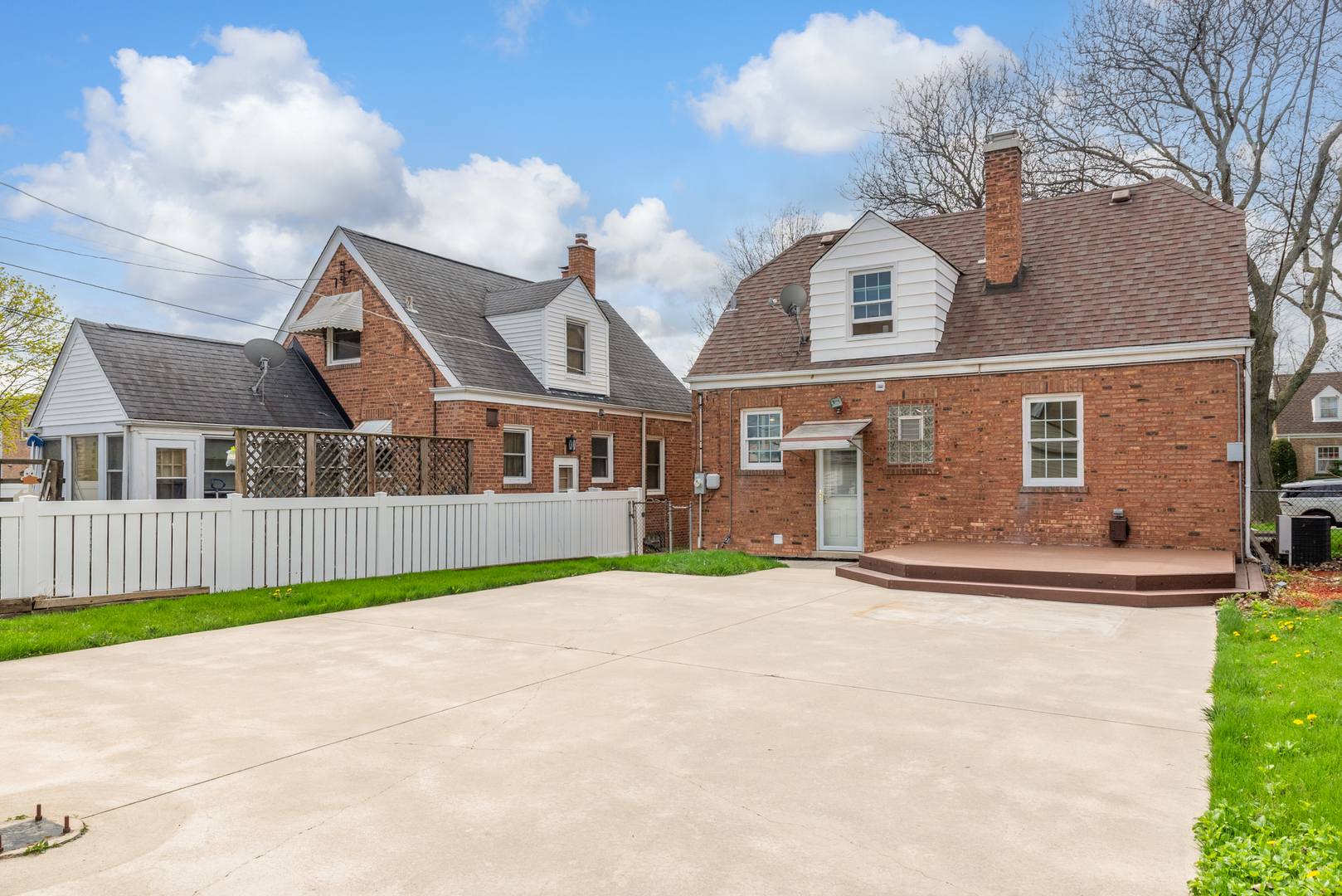 5205 N Osceola Avenue, Chicago, IL 60656