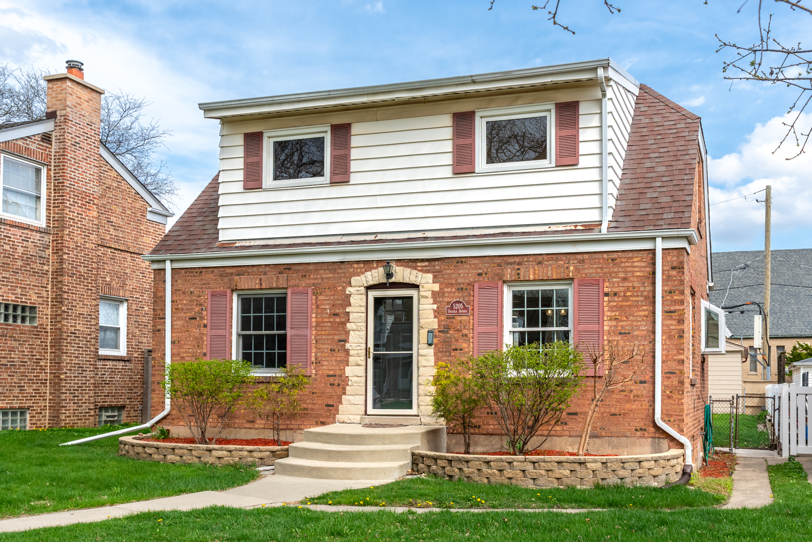 5205 N Osceola Avenue, Chicago, IL 60656