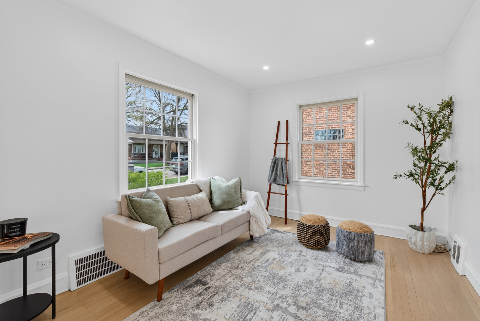 5205 N Osceola Avenue, Chicago, IL 60656