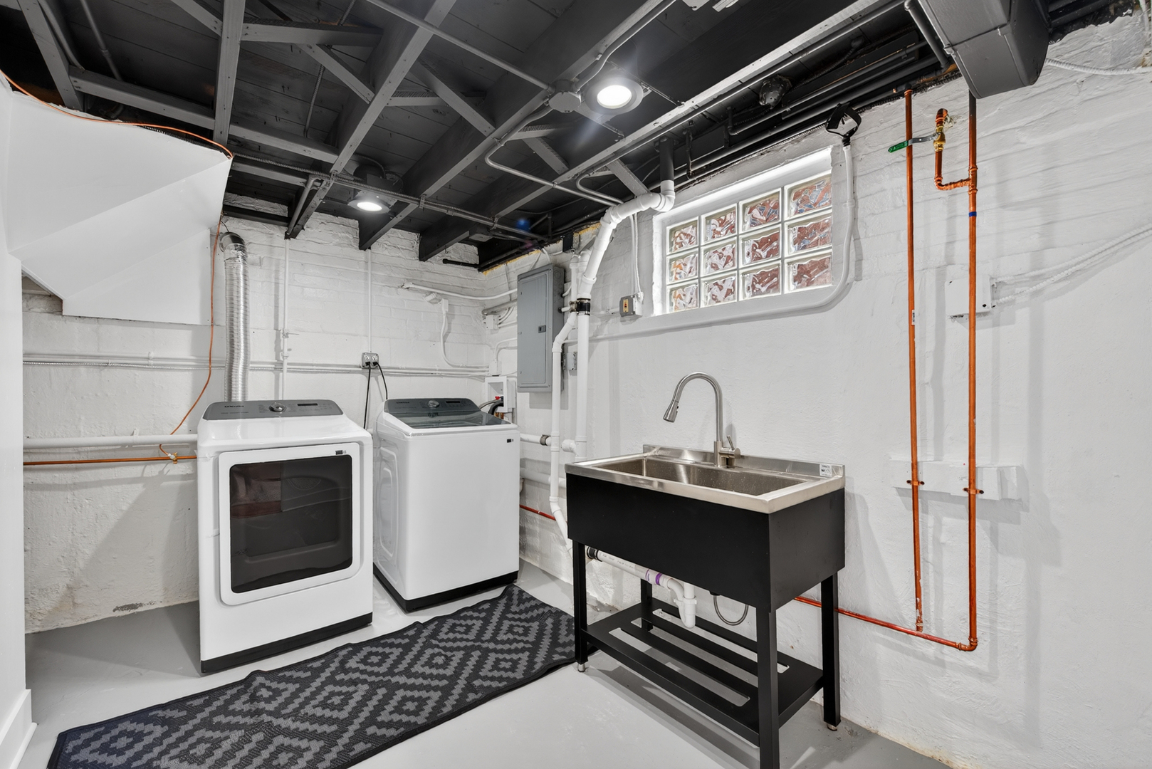 5205 N Osceola Avenue, Chicago, IL 60656