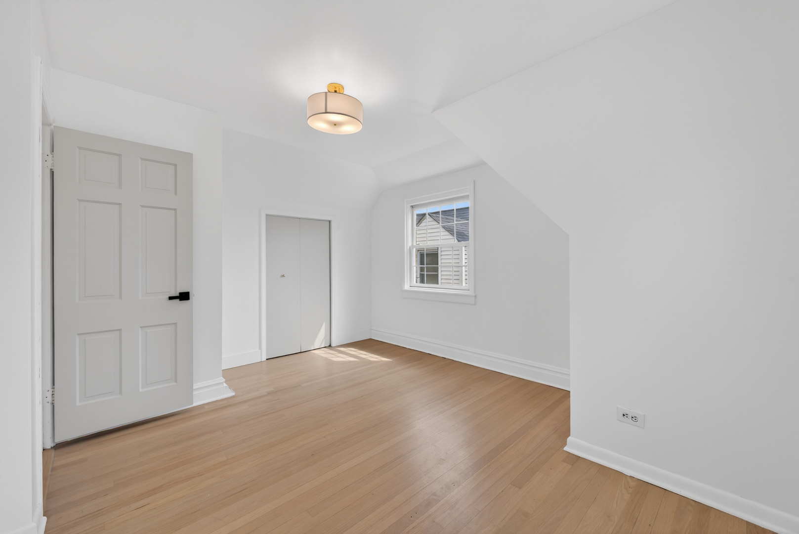 5205 N Osceola Avenue, Chicago, IL 60656