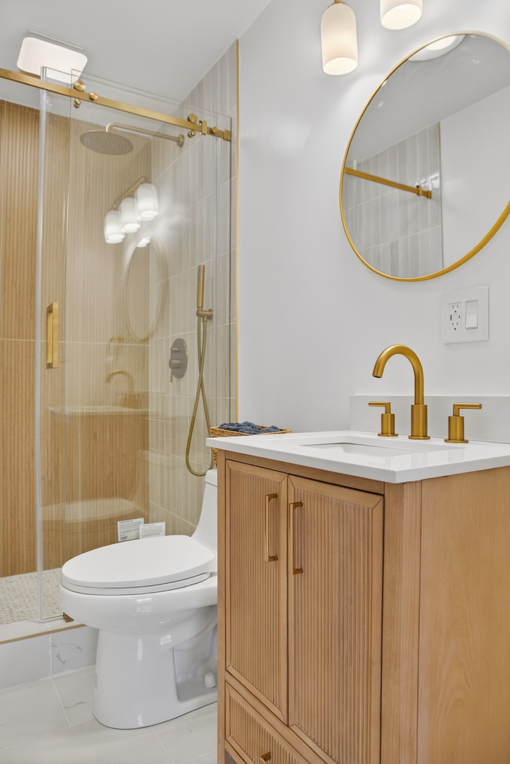 5205 N Osceola Avenue, Chicago, IL 60656