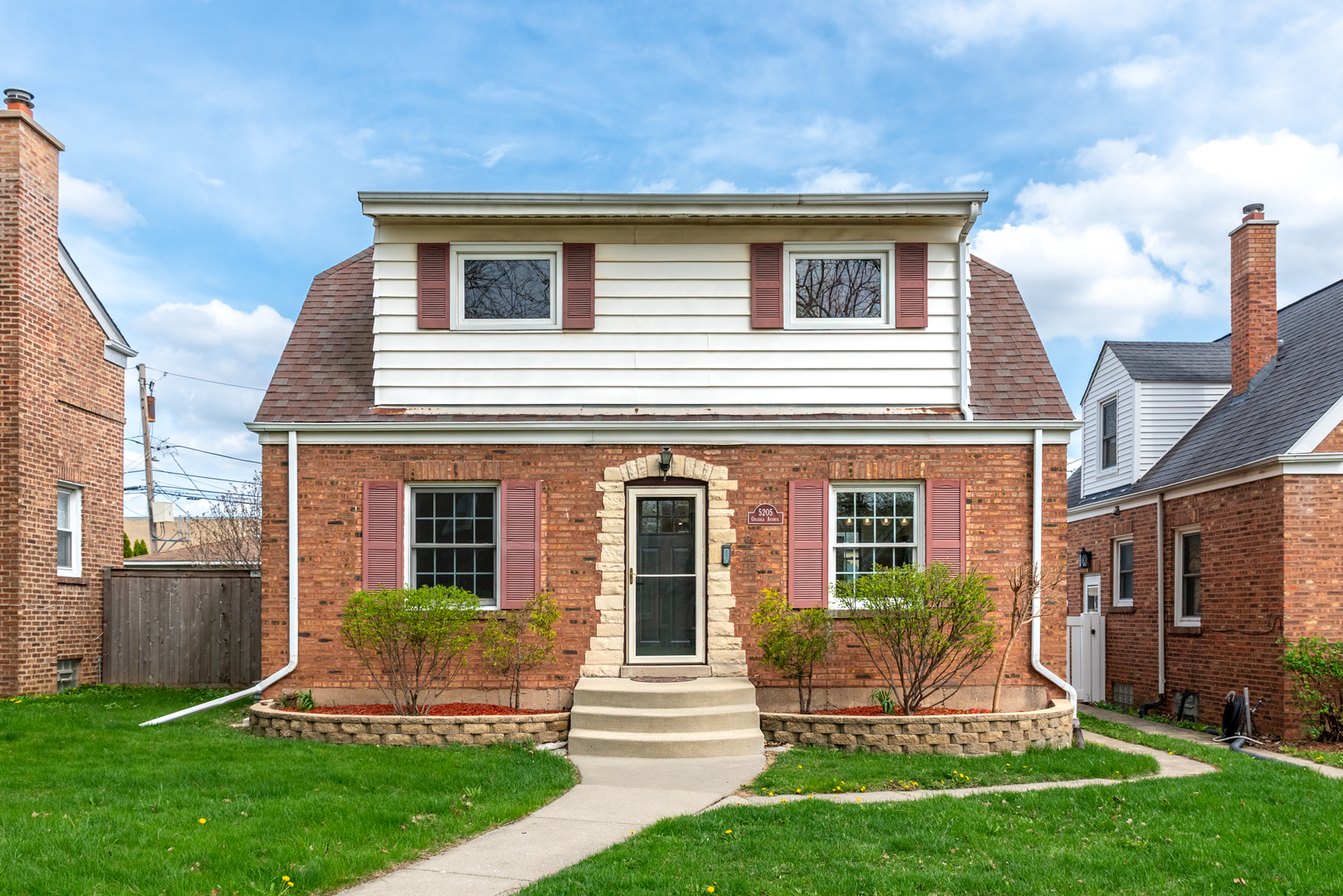5205 N Osceola Avenue, Chicago, IL 60656