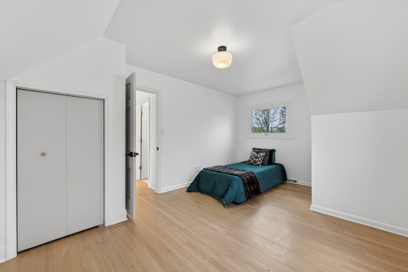 5205 N Osceola Avenue, Chicago, IL 60656