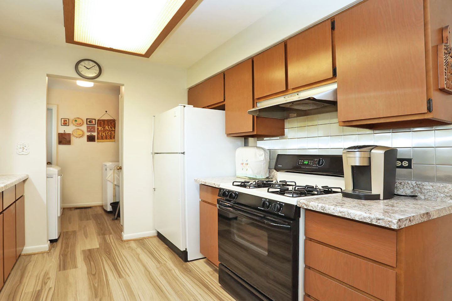 65 Lonsdale Road, Elk Grove Village, IL 60007