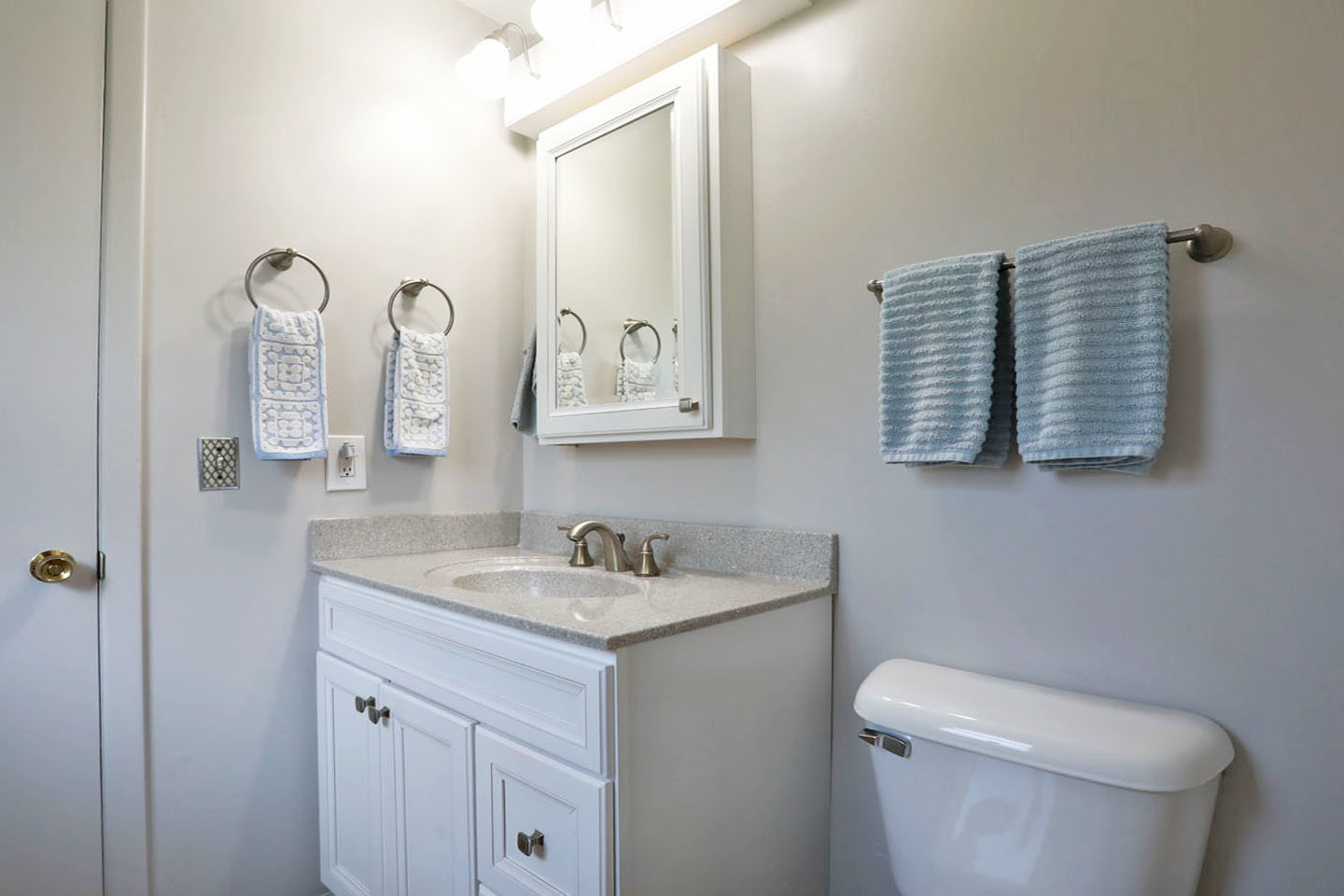 65 Lonsdale Road, Elk Grove Village, IL 60007