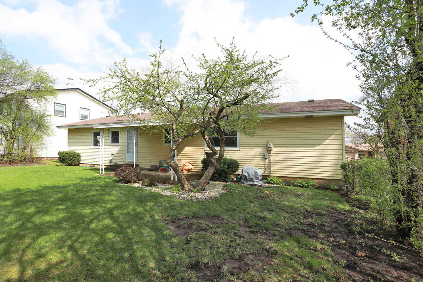 65 Lonsdale Road, Elk Grove Village, IL 60007