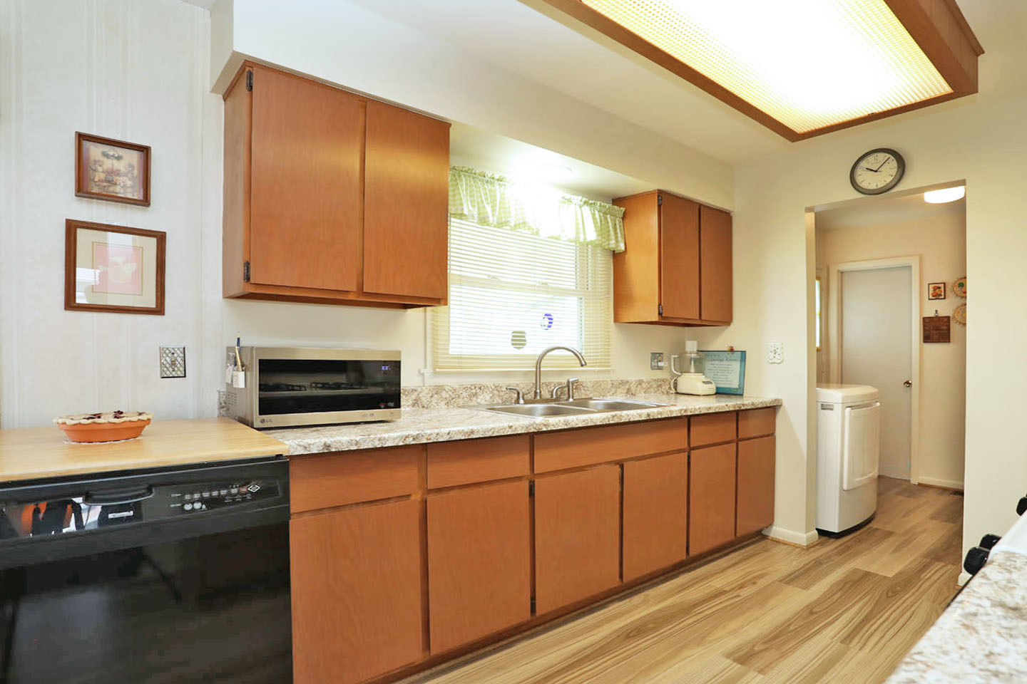 65 Lonsdale Road, Elk Grove Village, IL 60007