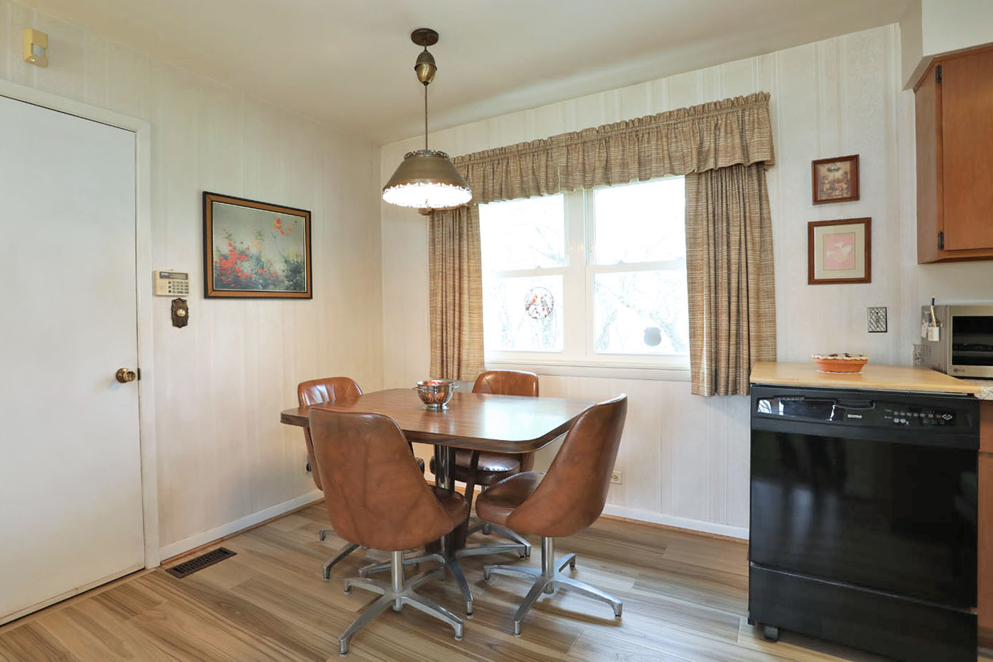 65 Lonsdale Road, Elk Grove Village, IL 60007