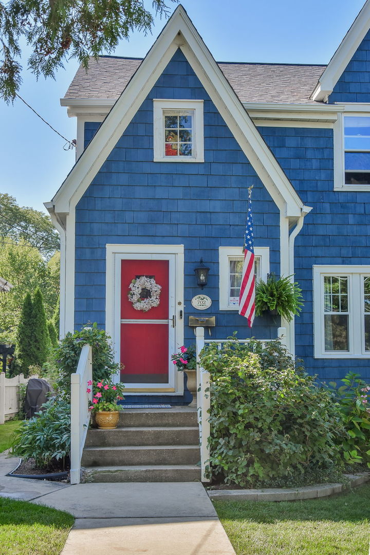 702 E Illinois Street, Wheaton, IL 60187
