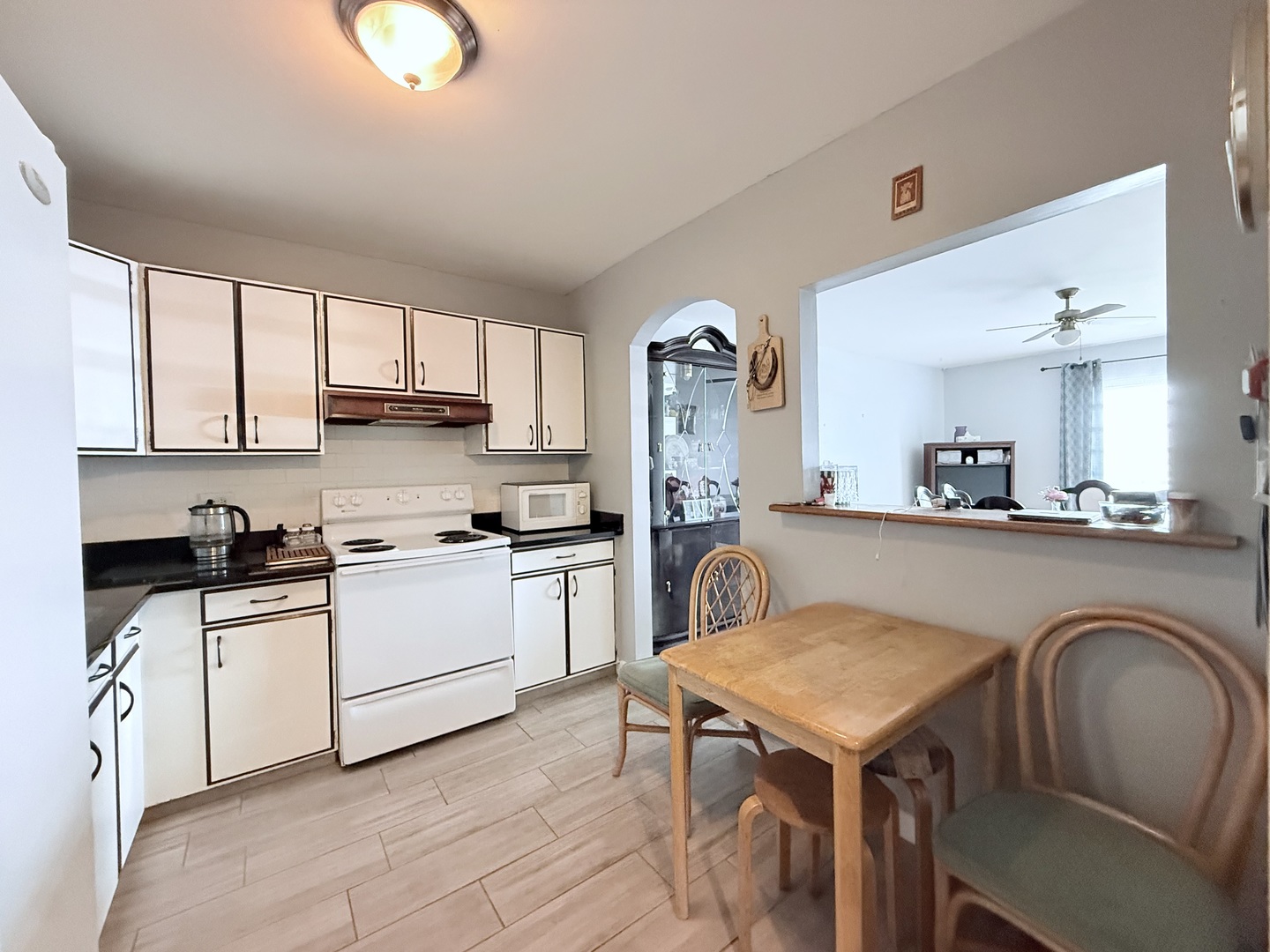 650 Murray Lane #416, Des Plaines, IL 60016