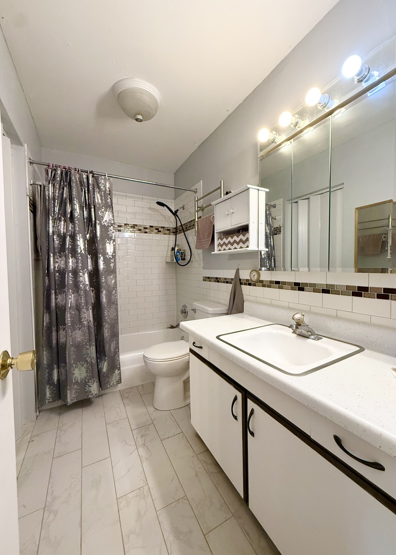 650 Murray Lane #416, Des Plaines, IL 60016