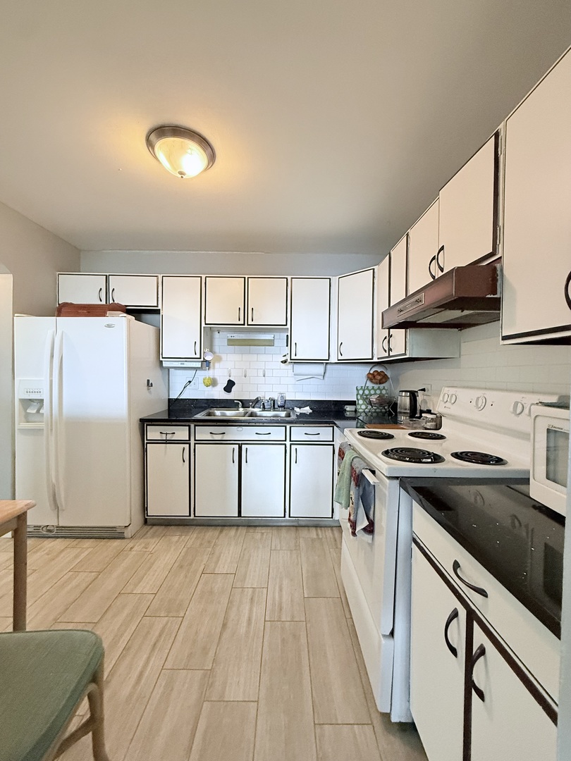 650 Murray Lane #416, Des Plaines, IL 60016