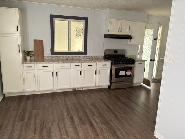 100 Hickory Drive, Carpentersville, IL 60110