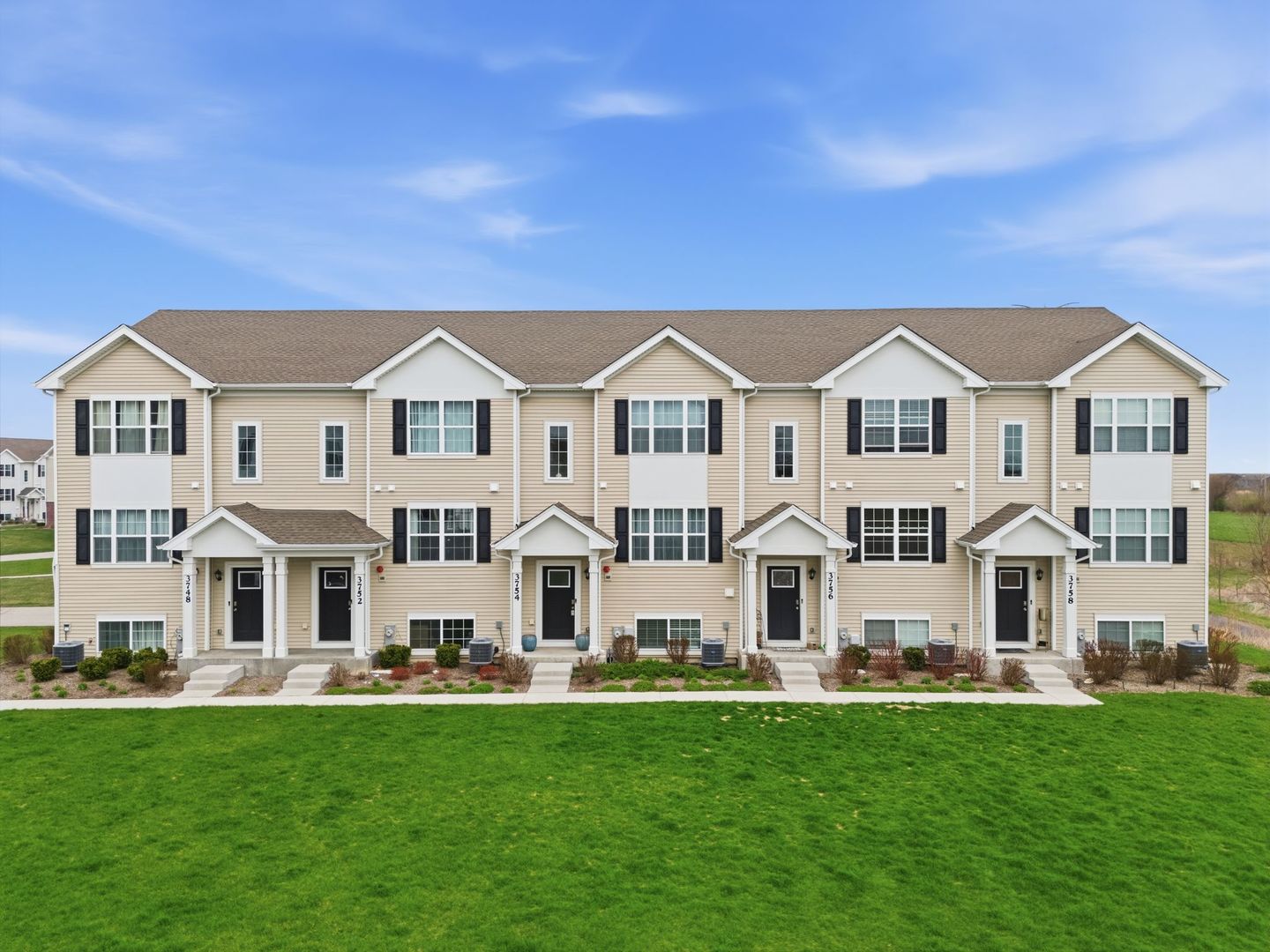 3748 Bissel Drive, Yorkville, IL 60560